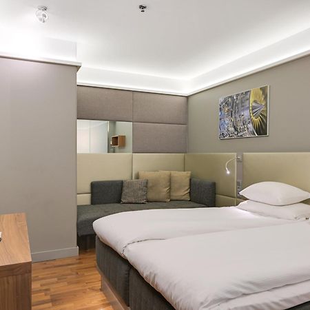 Comfort Hotel Xpress Helsinki Airport Terminal Vantaa Exterior photo