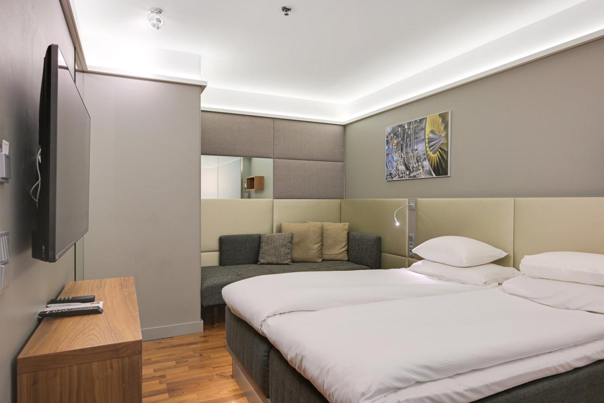 Comfort Hotel Xpress Helsinki Airport Terminal Vantaa Exterior photo