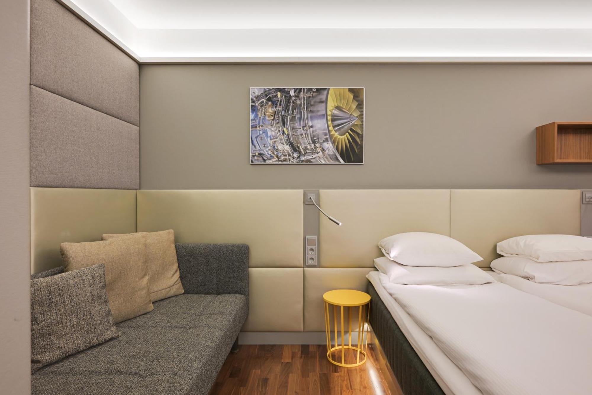 Comfort Hotel Xpress Helsinki Airport Terminal Vantaa Exterior photo