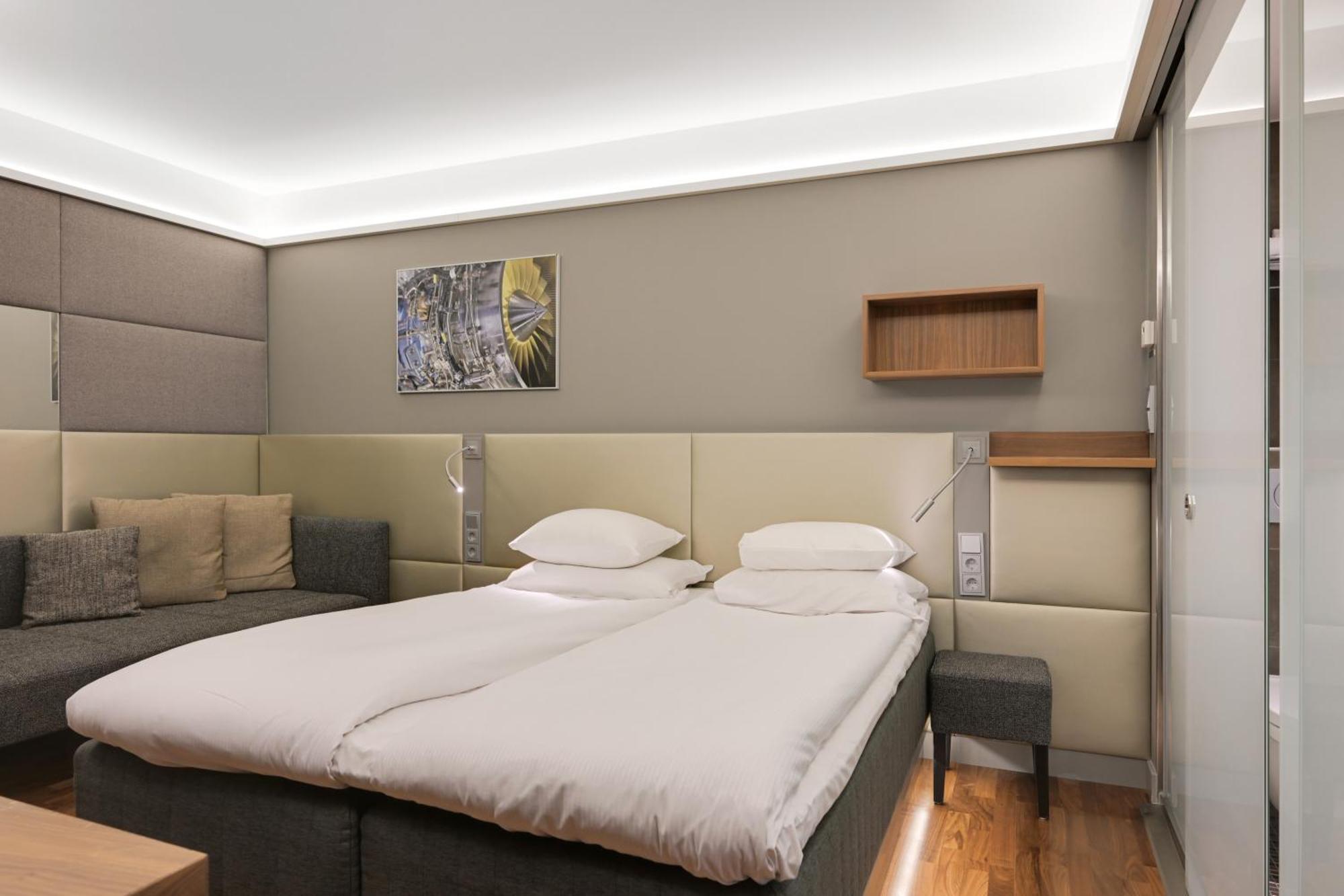 Comfort Hotel Xpress Helsinki Airport Terminal Vantaa Exterior photo