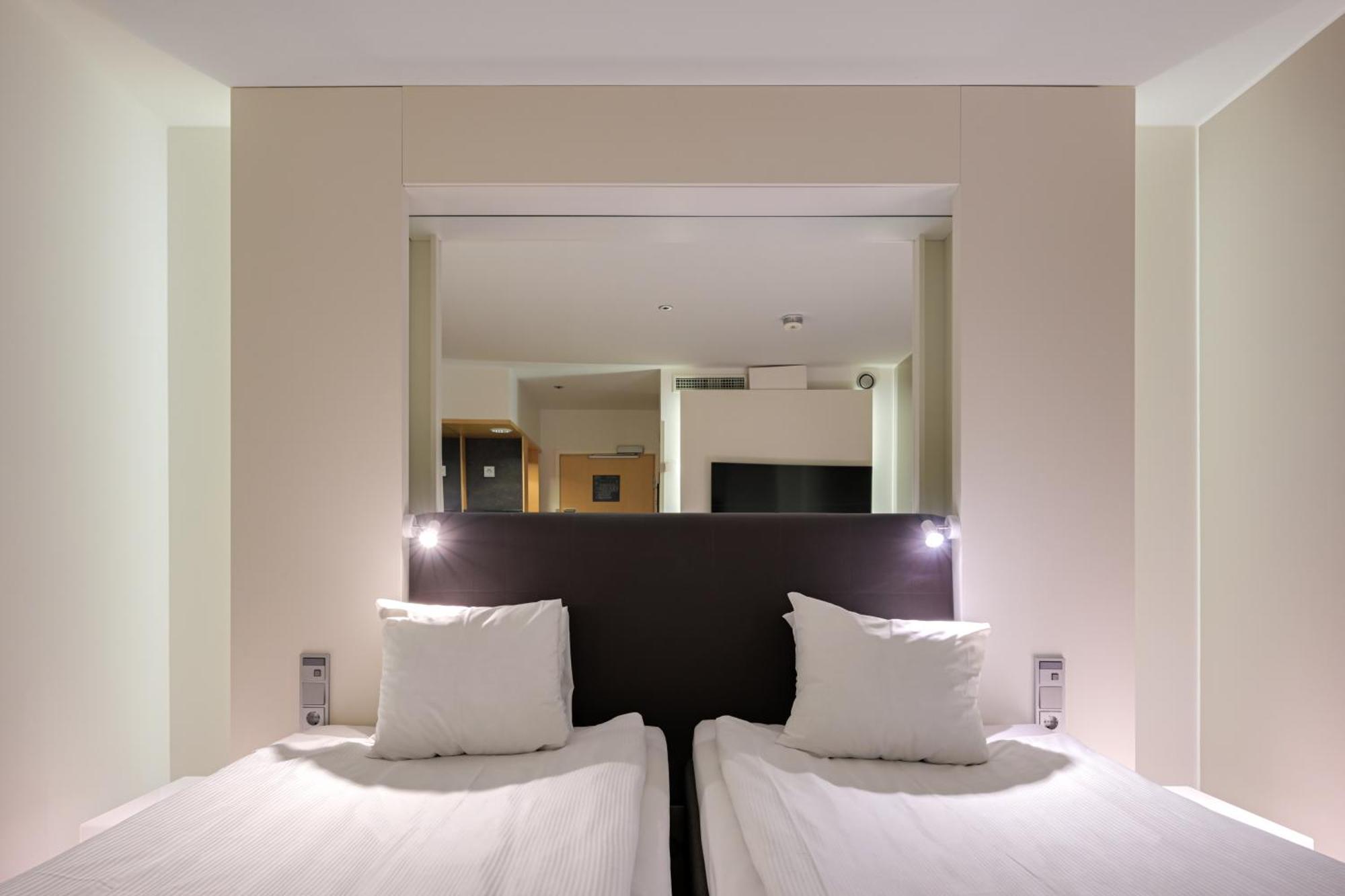 Comfort Hotel Xpress Helsinki Airport Terminal Vantaa Exterior photo