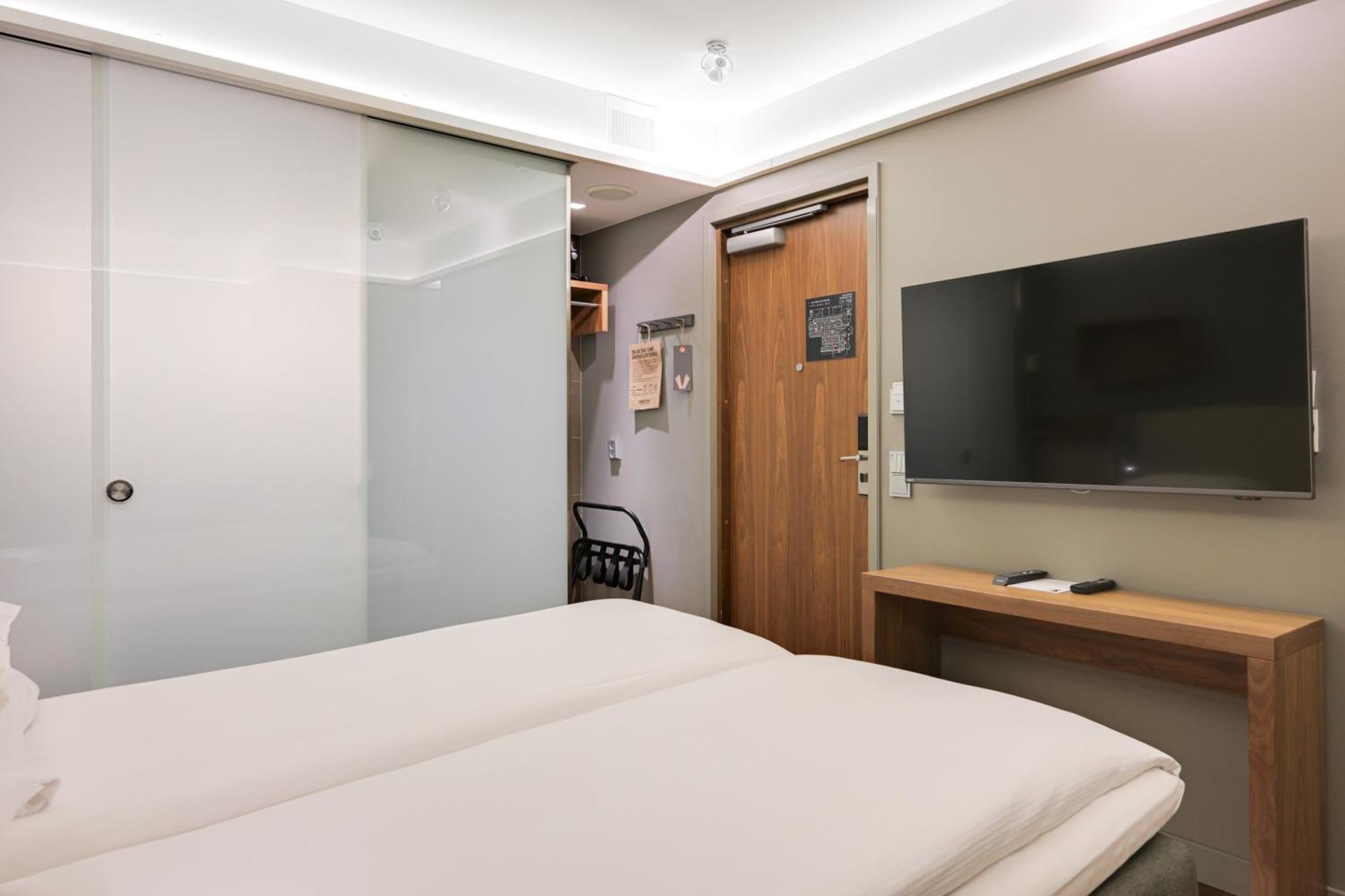 Comfort Hotel Xpress Helsinki Airport Terminal Vantaa Exterior photo