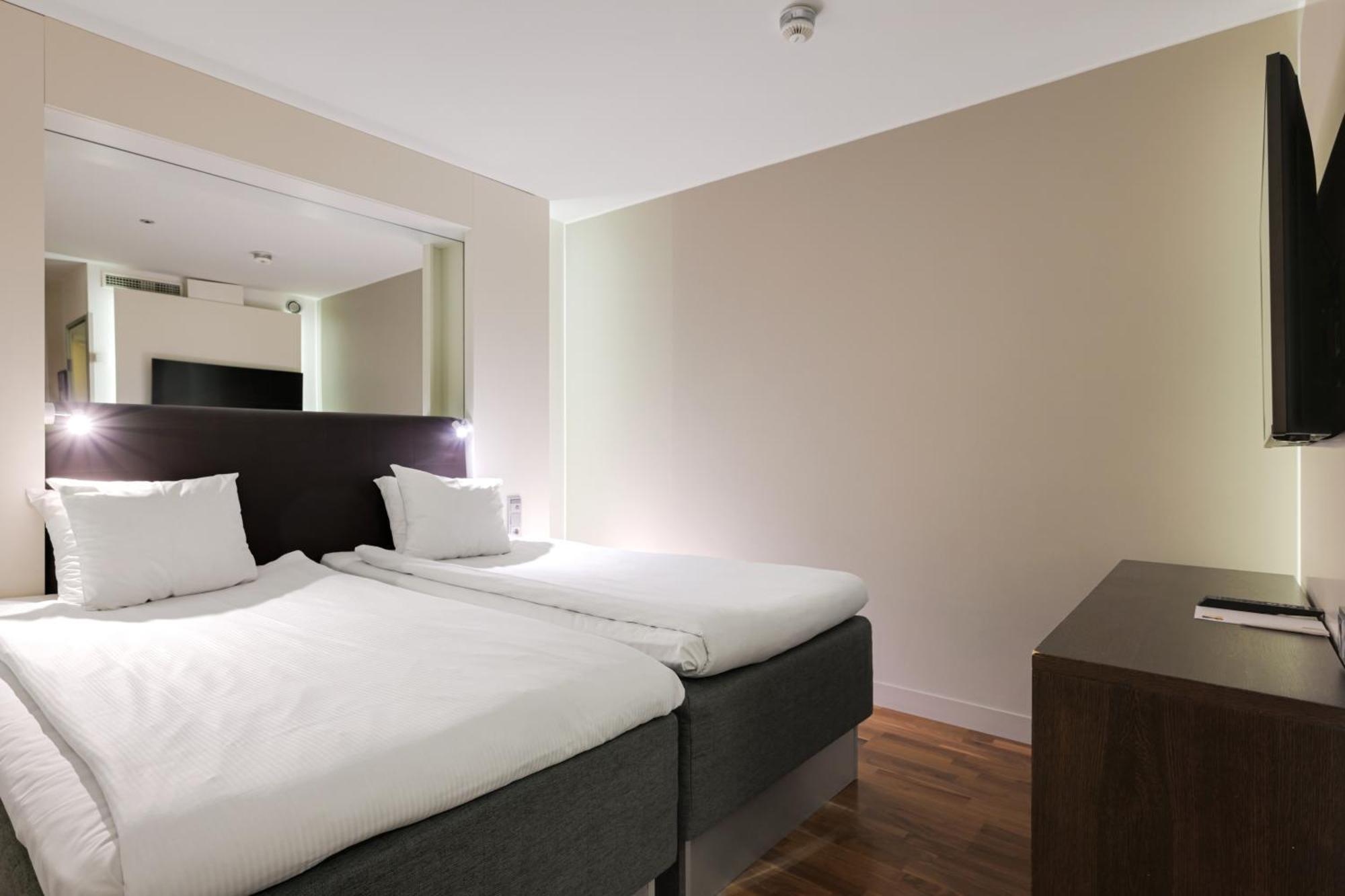 Comfort Hotel Xpress Helsinki Airport Terminal Vantaa Exterior photo